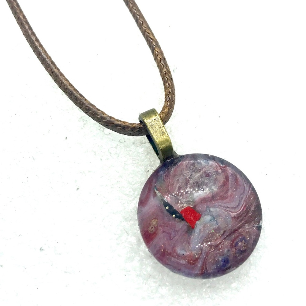 Handmade pendant with hand painted glass dome NSN round 18mm